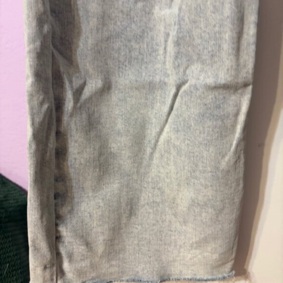 RISEN JEANS High Rise Distressed Knee, Relax Fit Flare Jean (13/31) Light Wash - Picture 4 of 10